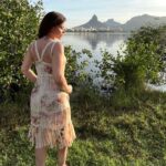 Luma de Oliveira Instagram - Tarde gostosa de inverno em um dos cartões-postais mais bonitos do Rio: Lagoa Rodrigo de Freitas. São quase 8 km de perímetro com muitas opções de lazer e esporte. A natureza ao redor é deslumbrante! Ao fundo, o morro Dois Irmãos e a Pedra da Gávea.