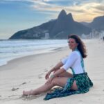 Luma de Oliveira Instagram - “Estende tuas asas pelos azuis que te aguardam”! 🔷 J. Inácio.