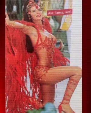 Luma de Oliveira Instagram - Nas fotos, memórias dos rosas, dourados, azuis, preto e branco, prateados e vermelhos que pra mim, legitimam o pensamento “alguns momentos na vida não são medidos pelo número de vezes que respiramos, mas pelos momentos que perdemos o fôlego”! 

E só foram tão especiais por terem sido divididos com todos, naquelas noites mágicas de Carnaval!