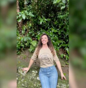 Luma de Oliveira Instagram - Hoje é o dia  mundial do meio ambiente. 
Essa data foi criada há 50 anos pela ONU para conscientizar a respeito da importância de preservar os recursos naturais (que são finitos 😬), com a inclusão de práticas saudáveis ambientais no nosso dia a dia. 
🌳🌿