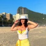 Luma de Oliveira Instagram - 🎶 Sol de primavera, abre as janelas do meu peito, a lição sabemos de cor, só nos resta aprender”! 🎶 Que a nova estação chegue fazendo renascer todas as flores que estão dentro de você. Bem-vinda, Primavera! 🌻🌸💐 Trecho da música “Sol de Primavera” de Beto Guedes.