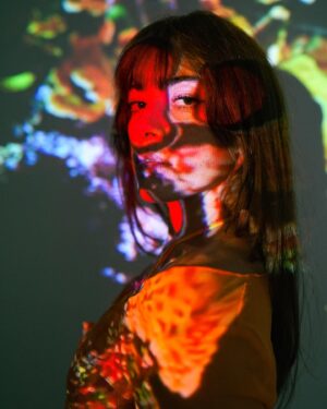 Luna Ginestet Instagram - J’ai voulu faire un petit test avec mon rétro-projecteur. Vous en pensez quoi ? 📽💥🫶🏼
Modèles: @lunaloveswoods @juliette.cdrc 💕

#777luckyfish #theportraitpr0ject #thefilmphotography #forevermagazine #n8zine #retro #retroprojetor #conceptmagazine #adegomagazine #filmdiscovered #littlerivermag #thefilmmagazine