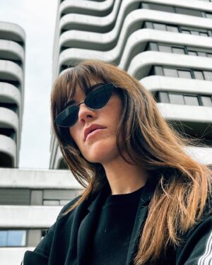 Luna Ginestet Instagram - I am a superwoman because I am dressed in confidence and refuse to wear anyone else's insecurities 🏴‍☠️
.
.
.
.
.
#black #bothsidesofthemoon #70s #fierce #superwoman