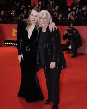 Luna Wedler Instagram - Premiere von Ingeborg Bachmann- Reise in die Wüste! von Margarethe von Trotta.
@bachmannfilm 

styling @peninahamanda 
h&m @goldig 
📸 : @stephie.braun 

@alessandrarich 
@tiffanyandco 
@luisaviaroma 
@louboutinworld