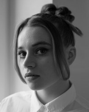 Luna Wedler Instagram - Berlinale 2022 @berlinale 

shot by @maximilianbaier 
h&m by @goldig 
… and @miumiu 
🤍vielen dank🤍