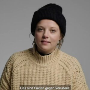 Luna Wedler Instagram - Das sind Fakten gegen Vorurteile.  Auch ihr könnt etwas gegen Vorurteile tun: Leitet die Posts an alle weiter, die ihr kennt und postet sie in der Story. Und bitte fordert viele Menschen auf bei losfuerlesbos.com mitzumachen. 

Jede Spende zählt!
Mehr Infos gibt es in den nächsten Wochen auf @leavenoonebehind2020 
@aaronaltaras @alice.dwyer @david.shuetter @heikemakatsch @jella_h @officialyjoko @katjariemann @khodrkida @damitdasklaas @larypoppins @maxvdg @ronaldzehrfeld @sabintabrea @tryselfizzel @vickykrieps @volker.bruch
#losfuerlesbos #leavenoonebehind