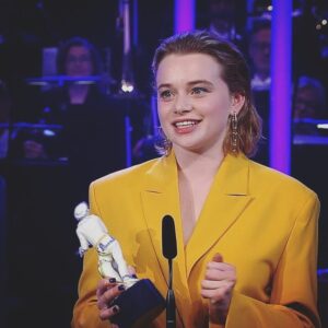 Luna Wedler Instagram - Bayerischer Filmpreis! 💛DANKE!!!