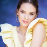 Luz Cipriota Instagram – Back to Madrid! Que digan lo que digan… para mi el verano es la mejor estación SIN dudar. Un vestido amarillo… y a donde sea! ☀️😎. Gracias @modalaurabernal @trastiendapress y @vanesavegavv por este look y @fini.rico.mkp por el makeup 💄. 
Foto @pierfrancesco.artini .

#Actress #Summer #Lover #Spain #Hot #dress #yellowisthenewblack 💛