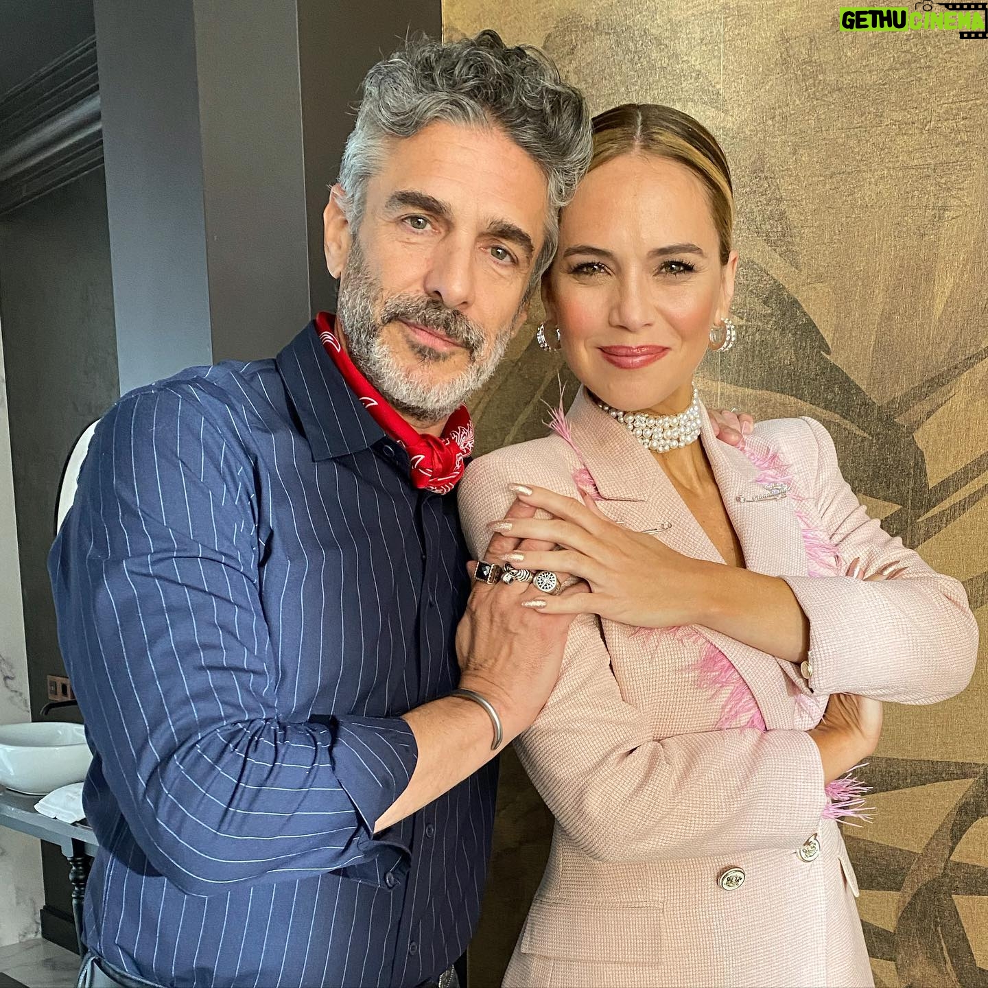 Luz Cipriota - 13.1K Likes - Esta familia dará que hablar en @elitenetflix temporada 7!. Es un placer trabajar con vos @valentinazenere , love u! 💕 y bienvenido @leosbaraglia ! Lujo de marido.
Gracias @rubengol y a todo el equipo que lo dan todo!. Soy muy feliz grabando ♥️.
#elite #eliteennetflix #Roberta #Isadora #Familia #comingSoon @chenetflix @gosuamanagement