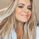 Luz Cipriota Instagram – Nuevo personaje, nuevo look! 😜. Por aquí ya saben que no puedo evitar cambiar mi pelo porque me ayuda muchísimo a sentirme esa otra persona.
Pronto podré contarles más cosas! Pero por ahora demos la bienvenida a esta rrrruuubiaa que llegó para quedarse! .
By @miyu_metal_hair ✨ @sierohairstudio .
.
#BlondeAgain #VeronicaCabañasSoVo?? #newproject #nuevoPersonaje #Fiction
