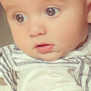 Luz Cipriota Instagram - Hace 5 Meses que mi corazón se multiplica segundo a segundo ♥️. Cuando pienso que no puedo amarlo más, sonríe y me hace ver que todavía hay mucho más AMOR por descubrir. Gracias Lorenzo por hacer de éstos 5 Meses, los mejores de mi vida.✨ #Lorenzo #Rolenzo #Zento #Zentiki #ElRoloDeLaGente #5Meses #Hijo #Amor #Baby #5monthsold @serranodavid75 💕