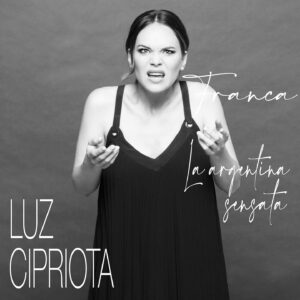 Luz Cipriota Instagram - Hoy quiero contarles sobre un proyecto que me tiene MÁS que entusiasmada y es mi primer Podcast de ficción!! ✨.
Escrita por @maria.duenas.oficial , Dirigida por @monaleonsiminiani y la producción de @lasonora_podcasting nace “JODIDÍSIMAS”!! Una desopilante historia que va a atraparlos desde el primer minuto. Donde escucharla?? En la plataforma @audible_es de @amazon ! Les dejo el link en los stories.
Y luego me cuentan!!💪.
Mi personaje es “Franca”, sensata, bastante peace&love y a veces un poco psicoterapeuta de los demás. Queria comerse el mundo pero terminó Jodidísima! 😅.
También forman parte de este proyecto gente talentosísima como @albertoammann @anneigartiburu @lolitafoficial  y muchos más! ♥️.
.
#NewProject #Audible #Podcast #Franca #Jodidísimas #Spain #Amazon