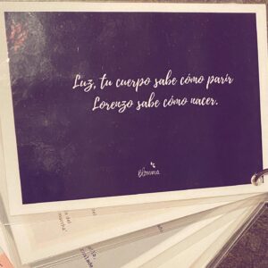 Luz Cipriota Instagram - Este posteo es especial para ella…💕
A los pocos días de que me enteré de que Lorenzo venia en camino, empece a sentirme super mal. No habia llegado a ir al médico y tenia que hacer funcion de @desde.el.sofa cantando y bailando sin parar.. 
Entonces contacté a Maritxu, que además de Matrona y asesora de lactancia es Madre y amiga. Ella salió a mi rescate 😍. Me explicó el porqué de todo lo que estaba sintiendo y a partir de ahí me acompañó durante todo el embarazo ♥️.
Cuando se acercaba la fecha de parto yo hice un curso de preparación online que se suponía era de los mejores… pero resultó que era antiiiiguoooo.. dictado por dos señores mayores con los que era muy difícil de empatizar… contándote cosas que más que información, me llenaban de temores.
Entonces Maritxu nos armó unas charlas personalizadas, donde pudiera sacarme todas las dudas, y sobretodo recargarme de ilusión sobre los preparativos para la llegada de Lorenzo✨.
Y así fue, llegó nuestro pequeño y el primer día estaba ella ahi, firme en la clínica para acompañarme en el inicio de la lactancia que déjenme decirles… no es nada fácil! 😅.
Qué importante es sentirte acompañada en éstos momentos por otras mujeres que saben y pueden guiarte! 
Yo no tengo más que palabras de agradecimiento y sobretodo, aprovecho para recomendarla a ella y a su equipo de @blomma_matronas porque a todas las embarazadas les deseo una Maritxu cerca!! 🥰♥️.
De forma presencial u online desde cualquier parte del mundo. 
Graciass guapisima! Lorenzo y yo te queremos mucho! ♥️.
#Maternidad #Lactancia #Lorenzo #Matrona #parto #blommaMatronas