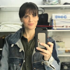 Luz Cipriota Instagram - No te pierdas todo el backstage de @luismiguellaserie ahorita mismo en mis stories que están que ardennn!! 🔥🔥🔥
Y seguiré contandoles mañana! 
Cual fue su parte de backstage favorita?
Los cambios de vestuario? El musical de cuarentena? Los escucho! 😂
#LuciaMiranda #LuisMiguelLaSerie #Backstage @muynetflix