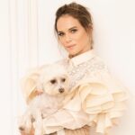 Luz Cipriota Instagram - Con Jara. 🐾. By @fabianmorassut Style @capelliercapellier con @the2ndskinco ♥️.makeup @fini.rico.mkp #pet #Jara #shooting #Love