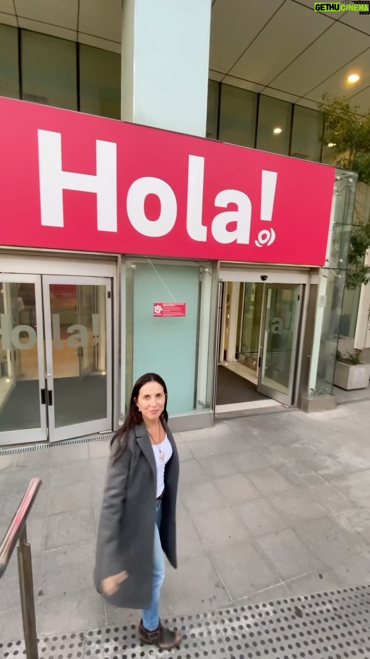 Luz Valdivieso Instagram - Nueva tienda DermoXpert del Mall Plaza los dominicos, de @farmaciascruzverde 😍👏🏽 En piso -1 del Mall, está el nuevo centro DermoXpert, que son locales especializados en la asesoría de dermocosmética Siempre voy a evaluarme de manera gratuita con el scanner Visia sobre todo con el cambio de estación, donde puede ver lo que mi piel realmente necesita. Ahí las dermoconsejeras te dan su orientación de los productos para tu piel, así que yo me fui feliz con un serum de @martiderm, la nueva marca española especialista en antiaging que llegó exclusivamente a Cruz Verde. Vayan a conocerlo 👌🏼✨ #farmaciascruzverde #dermoexpert #dermocruzverde
