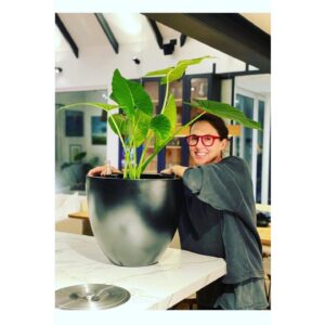 Luz Valdivieso Instagram - He descubierto un don! Esta señora Eva había muerto y miren como está ahora! Ya no cabe en ningún lugar! Pero me siento tan orgullosa!! 🌱
Deslicen para ver! 😃