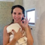 Luz Valdivieso Instagram – ¡Les comparto mi mejor descubrimiento para tener la piel más suave y luminosa!  Estoy usando el jabón en barra de @dove, pero para la cara ¡Y Si! yo antes tampoco sabia que se podía usar y la verdad es que ha sido un maravilloso descubrimiento, sobre todo para este invierno tan frío. 

Ya que su fórmula de pH Neutro lo hace perfecto para usar en la cara, manos y cuerpo, dejando una nutrición prolongada durante 24 horas.

Hasta me lo llevé a mis vacaciones express en #Tenerife porque ya es parte de mi rutina de #skincare 

Y no se preocupen que está dermatológicamente recomendado y te garantiza una limpieza suave y efectiva. ¡Pruébenlo y me cuentan las diferencias que verán en su piel! 🧼 #CuestiónDePiel #AllYouNeedIsDove #Publicidad”.