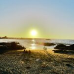 Luz Valdivieso Instagram - Pasamos tanto tiempo preocupándonos de lo que viene o lamentándonos de lo que ya pasó.. a veces es tan difícil aquietar la mente y sólo disfrutar el momento. El presente. Y parece que ahí es donde encontramos la Paz. Espero que hayan tenido un lindo fin de semana largo! Por mi parte rodeada de los que quiero y de mar. 🌊