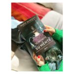 Luz Valdivieso Instagram - Escuchando a mi cuerpo y dándome un descanso por estos Días. Y con lo que me gusta leer, aprovechando para empezar este nuevo libro “El secreto de su mente”. Si les gustan las novelas se lo recomiendo. Esta es la nueva novela de Marie Benedict, autora Best Seller del New York Times. Cuenta la vida de una mujer que sacrificó todo para descubrir la naturaleza de nuestro ADN, pero que fue injustamente olvidada por la historia. Es de @planetadelibroscl y lo pueden encontrar en @buscalibre, @antarticalibros, @feriachilenadellibro y otras librerías y tiendas digitales. #CreemosEnLosLibros 📚