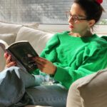 Luz Valdivieso Instagram - Escuchando a mi cuerpo y dándome un descanso por estos Días. Y con lo que me gusta leer, aprovechando para empezar este nuevo libro “El secreto de su mente”. Si les gustan las novelas se lo recomiendo. Esta es la nueva novela de Marie Benedict, autora Best Seller del New York Times. Cuenta la vida de una mujer que sacrificó todo para descubrir la naturaleza de nuestro ADN, pero que fue injustamente olvidada por la historia. Es de @planetadelibroscl y lo pueden encontrar en @buscalibre, @antarticalibros, @feriachilenadellibro y otras librerías y tiendas digitales. #CreemosEnLosLibros 📚