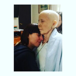 Luz Valdivieso Instagram - Mi Mamá… 
Cuando fue mamá. 
Y cuando nos despedimos.
Te extraño todos los días.
Cada uno de los días. 
Feliz día mamá. ♥️✨