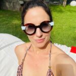 Luz Valdivieso Instagram - Que sea un lindo fin de semana lleno de Paz y Amor!!! Subo esta foto porque todas mis ultimas historias son con estos anteojos de sol (que además les cuento son ópticos para mi miopía!) y me han escrito demasiado para saber de donde son… pues bueno.. les contaré el secreto.. es una marca española que trae a Chile @opticasgonzalocortes mi nuevo gran descubrimiento! Tienen marcos preciosos.. 🤫 A mi, los ópticos de sol me cambian la vida! Alguien más los necesita? Quizás podemos hacer algún sorteo… 🤭 Qué dicen @opticasgonzalocortes