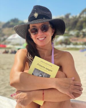 Luz Valdivieso Instagram - Vamos con todo Marzo! 
Gracias Febrero por las interminables tardes de mar y sol, de lectura, de risas con los que quiero.. 
que empiece un lindo año para todos ustedes que me siguen.. 
Ánimo para la vuelta a clases y al trabajo, para los que tenemos la suerte de tener! 🙌 y para los que buscan.. que encuentren!! 🙏🏻
Gracias por el cariño siempre! ♥️