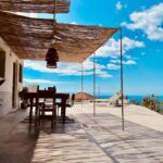 Luz Valdivieso Instagram – Aquí estoy cumpliendo un sueño..
Viaje con amigas a visitar a nuestra querida @psanteli que nos recibe en su preciosa casa! 
Una maravilla!!! 
Ya les compartiré más fotos!
Mientras tanto les cuento que si alguna vez tienen la oportunidad de venir a Tenerife les recomiendo quedarse en esta casa @laestila con la hospitalidad de una chilena en el mundo!