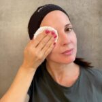Luz Valdivieso Instagram - Mi mejor dato para un buen maquillaje para estas fiestas es primero tener un buen skincare 🙌🏼¿Conocen Skinceutitcals? Yo ya había probado unos productos, pero estoy fascinada con la nueva rutina que estoy ocupando. Principalmente por la vitamina C que es una de las mejores que he probado. Con esta rutina el mayor cambio lo siento en la luminosidad, elasticidad e hidratación de piel, así que estamos listas para partir el nuevo año con una piel muy glow junto a @skinceuticals ✨🥂 ¿cómo preparan su piel para estos días de fiesta? #SkinCeuticalscl #SkcPartner