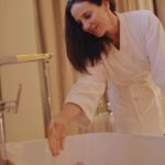 Luz Valdivieso Instagram – ¿Se imaginan regenerar su piel  más rápido de lo que envejecemos? 😨 Cómo una Barbie Spa me sentí en el lanzamiento de la última tecnología rejuvenecedora de @lancomeofficial nos tenían toda una experiencia preparada para probar esta tremenda innovación 💖

@lancomeofficial 
#LancomeChile
#Rénergie