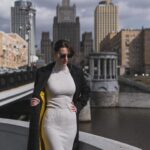 Lyanka Gryu Instagram - Я человек большого города! Я жила в Москве, Риме, Питере, Нью-Йорке, Минске, Киеве, Лос Анджелесе Разное количество времени.. где-то меньше года, где-то больше 5 лет.. ну, Москва, это мой родной город детства. Есть особая атмосфера в Больших городах! Они закаляют, они дают мечты и амбиции и расширяют возможности. Большие города - для смелых и сильных духом. Главное, помнить.. что город может задавить, а может вдохновить и главная его ценность - это люди! Окружайте себя Правильными людьми.. своими! Местом опоры и отдыха, поддержки и заботы. А вы человек большого города или вам ближе уют тихого места? Photo @iartsevava