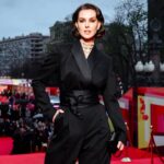 Lyanka Gryu Instagram - ММКФ’24 Спасибо большое великолепной команде за этот торжественный вечер 🖤🌟 Макияж: @rbg.ru @russo_russo Укладка: @alteregoitaly.ru @abdrashitovfamily Костюм: @alenaakhmadullina_store @salondolores @annanna.ru @mmkf_official