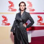 Lyanka Gryu Instagram - ММКФ’24 Спасибо большое великолепной команде за этот торжественный вечер 🖤🌟 Макияж: @rbg.ru @russo_russo Укладка: @alteregoitaly.ru @abdrashitovfamily Костюм: @alenaakhmadullina_store @salondolores @annanna.ru @mmkf_official