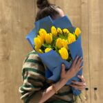 Lyanka Gryu Instagram - Рандомные кадры моего апреля. А в сторис для вас мой взгляд на этот месяц в деталях… ❤️ Напоминание себе, почему я чувствую, что пора замедлиться и отдохнуть. Важно видеть свои результаты и не обесценивать то, что вы делаете! А вы разрешаете себе отдыхать? Обесцениваете свои достижения? Как восстанавливаете силы?