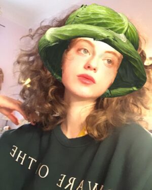 Lydia Maria Makrides Instagram - Balenciaga, I’ll take an XXL 
🥬 0 0 🐓

p.s. thank you to whoever thought of the chicken, you made my day :)