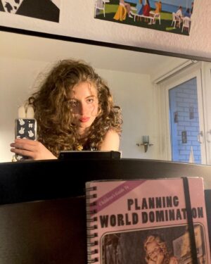 Lydia Maria Makrides Instagram - Lichtspiel 

🎀🗡
