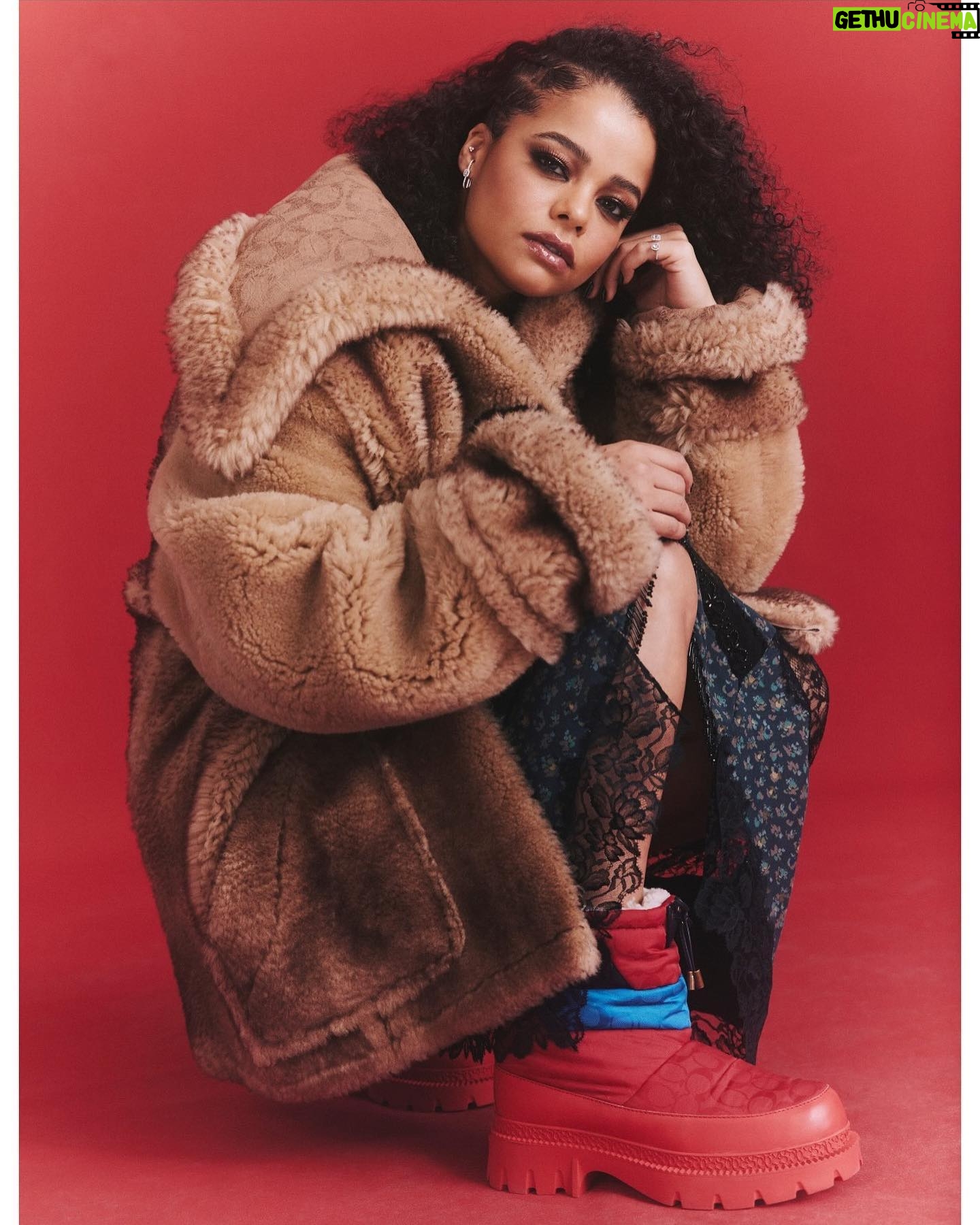 Lydia West - 4.9K Likes - Thank you @graziauk for this Christmas cover ❤️ 🎄 out now now :))
Wearing @coach
Photographer: @silipman
Styling: @whatmollysees
Hair: @stefanbertin at The Wall Group using Bouclème.
Make-up: @valeriaferreiramakeup at The Wall Group using Armani Beauty and skincare.
Nails: @michelleclassnails
Lighting Assistant: @kailasgurung
Digital: @gemmagravett
Fashion Assistant: @jxneill
Creative Director: @cazroberts
Shoot Producer: @nathanhighamshootproducer