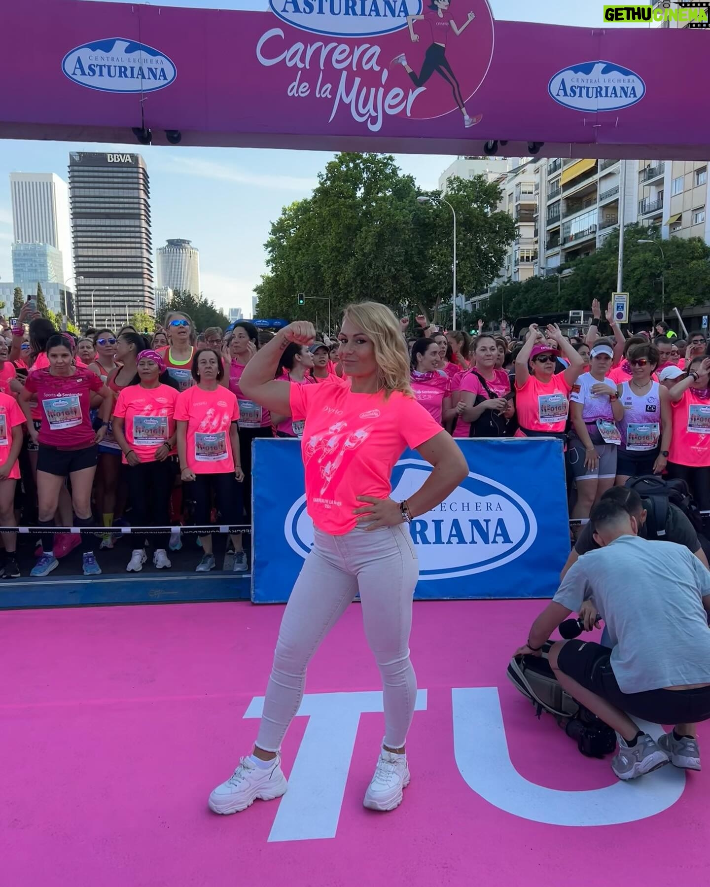 Lydia Valentín - 6.2K Likes - Porque no solo somos mujeres, sino que somos mujeres fuertes 💪💖
Lo de esta mañana ha sido espectacular 🤩 enhorabuena a cada una de las mujeres que ha decidido participar hoy en @carreramujer 💖 🏃🏼♀️ 35.000 mujeres 🫡 de locos!
Y millones de gracias por el premio que se me ha otorgado 🙏 a mi trayectoria deportiva 🏅 ¡GRACIAS!
Muy feliz ☺️ ✨💞
