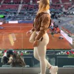 Lydia Valentín Instagram - ¡Días de tenis 🎾 en Madrid! 💪✨ ¿Qué foto es vuestras preferida? 😎 #lydiavalentin #weightlifting #halterofilia #tenis #mutuamadridopen