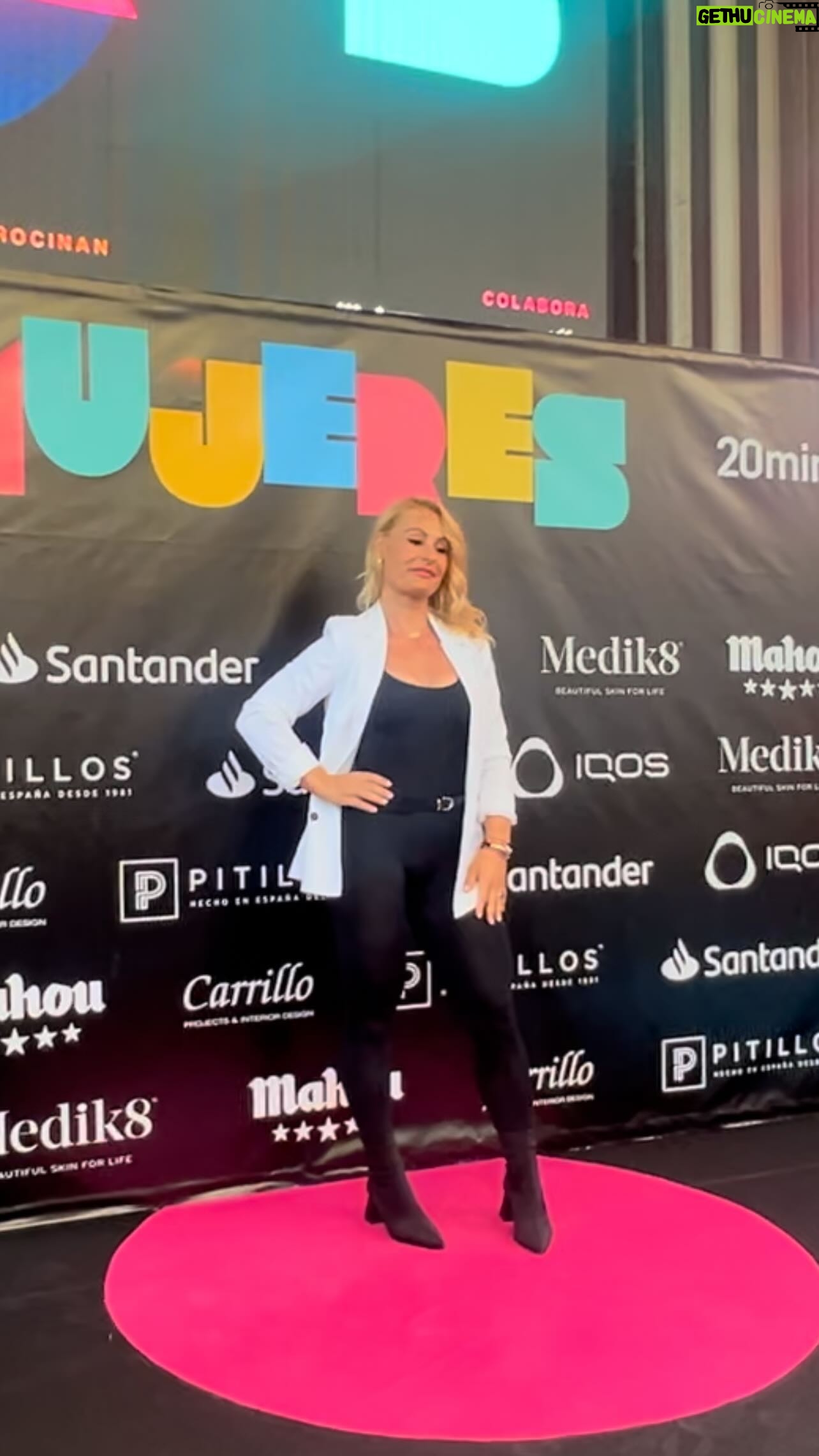 Lydia Valentín Instagram - Lo de ayer fue INCREÍBLE!!! 🎉 Muchísimas gracias por contar contigo ✨ un privilegio estar rodeada de estas mujeres tan inspiradoras y talentosas @nuriasecret @boticariagarcia @labienquerida @martahazas 💪 @fornielessonia @mujer.es_ @20m ✨ Inspiración máxima 🩷 ¡ G R A C I A S ! Y vosotros que pensáis? Con el talento se nace, o se hace? 😏 #lydiavalentin #inspiracion #halterofilia #weightlifting