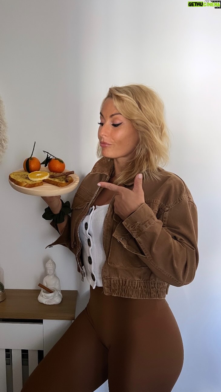 Lydia Valentín Instagram - 🍊 🍊 Torrijas proteicas naranja/mandarina 🍊 Aquí os dejo una receta fácil y muy sabrosa hecha con naranjas y mandarinas frescas, que te ayudará a cumplir tu objetivo de comer 5 frutas y verduras europeas. ¿Te animas? Haz como yo y compite por una vida mejor uniéndote al @longlifechallenge de Europa. Esta receta es muy sana nutritiva y rica 🤤 Solo necesitas motivación e imaginación para comer de manera sana y saludable. ¿La vas hacer? Si es así déjamelo en comentarios💪 están deliciosas. 🍊🍊 @longlifechallenge #LongLifeChallenge #EUagripromo #EnjoyItsFromEurope #Lydiavalentin