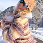 Lydia Valentín Instagram - ❄️Se acaban la semana de… (des) conexión❄️ Montaña, nieve y frío 🏔️❄️ 🪵 ¿Vosotros sois más de playa o de montaña?