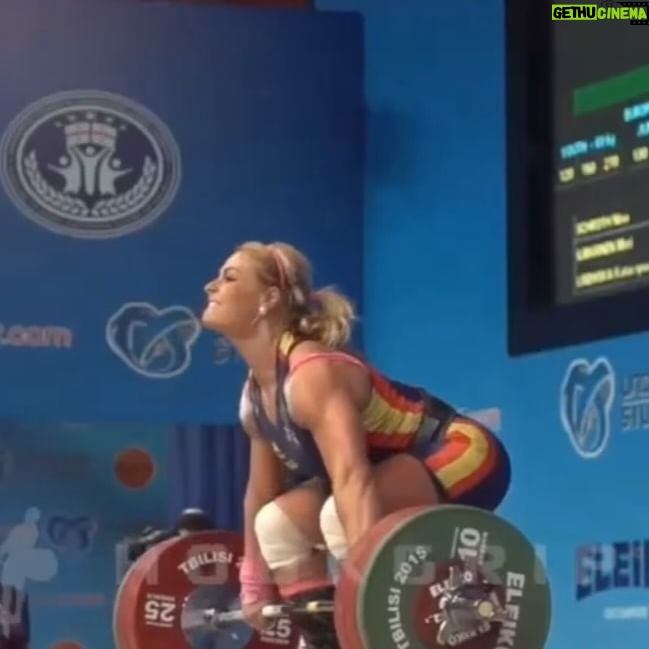 Lydia Valentín - 6.9K Likes - Una buena técnica en halterofilia 🏋️♀️
Consiste en el control total del movimiento,
y así conseguir el mejor resultado posible 💥💪
#halterofilia #weightlifting #lydiavalentin #tecnica