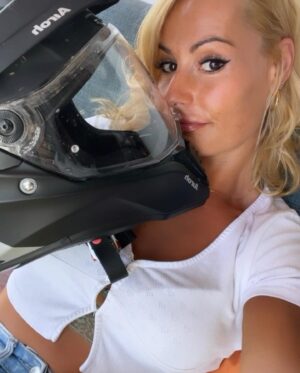 Lydia Valentín Instagram - Título… para esta pilota sin experiencia 🤣🤣🤔

#lydiavalentin #quad #halterofilia