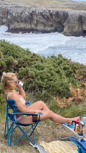 Lydia Valentín Instagram - Días en Asturias 🏔️ 🏝️ 🐄🌿🌱

Este fin de semana he sido la pregonera del Descenso del Sella, todo un privilegio y honor para mi por lo que representa esta fiesta de las Piragües 🚣‍♀️ 🫶 a nivel internacional y en Asturias.

Y como os dije más pronto que tarde defenderé estas aguas, ganas de hacer el descenso del Sella en piragua 😊

¡Puxa Asturies! #ParaisoNatural 💙💛

#lydiaValentin
