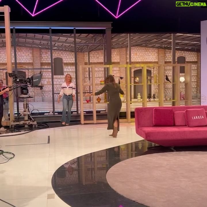 Lydia Valentín - 7K Likes - Que bien me lo he pasado hoy en el programa @larocalasexta 🤟🏼❤️
Gracias @nuriarocagranell por la entrevista 🌹
¿Me habéis visto? 😊
#lydiavalentin #weightlifting #halterofilia