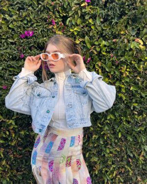 Lyliana Wray Instagram - Looking at you 👀