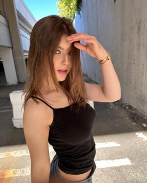 Lyliana Wray Instagram - My casual Wednesday parking lot photoshoot 🤪