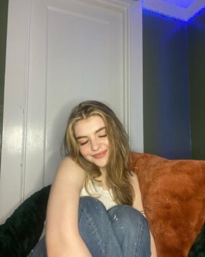 Lyliana Wray Instagram - All smiles.😊
